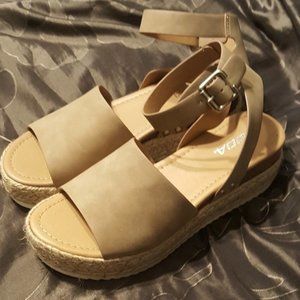 Platform sandals